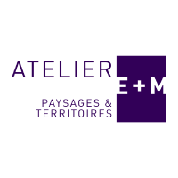 Logo du bureau d'étude Atelier E + M, partenaire de BR Conseil sur l'aménagement du territoire et le paysagisme.
