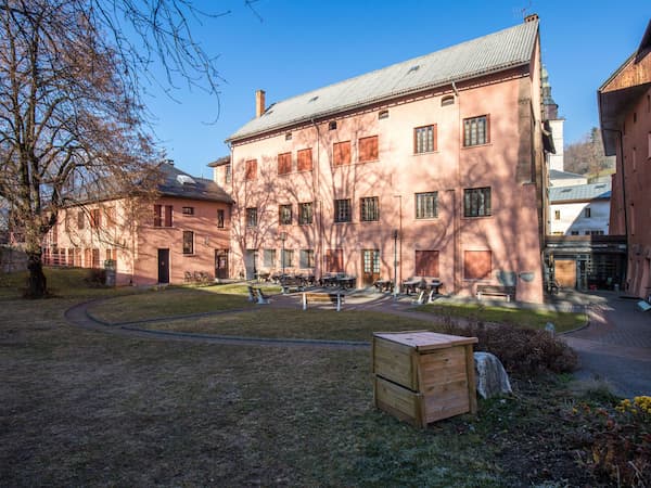 Photographie du bâtiment du centre international de séjour d'Albertville en Savoie.
