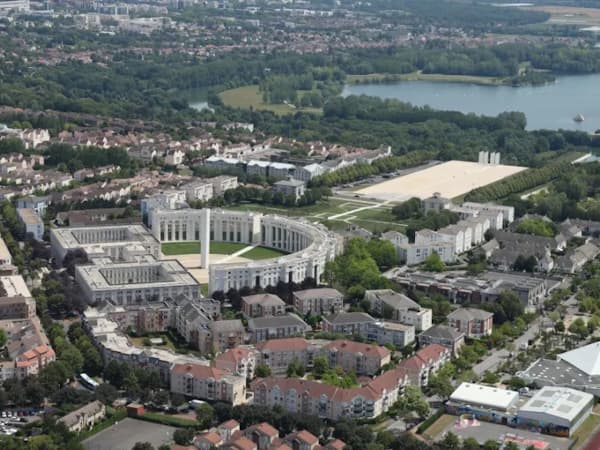Image aérienne de la ville de Cergy-Pontoise.